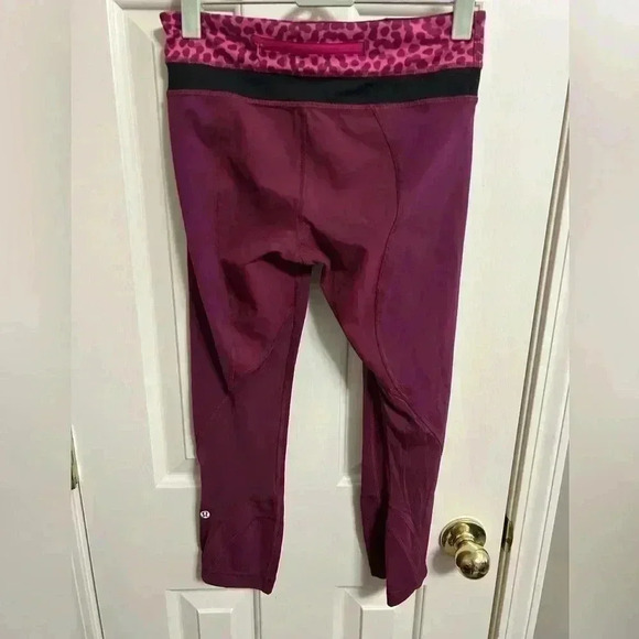 Lululemon Run Inspire Crop II Dashing Purple Ace Spot Jewelled Magenta Size 4 - Picture 7 of 7